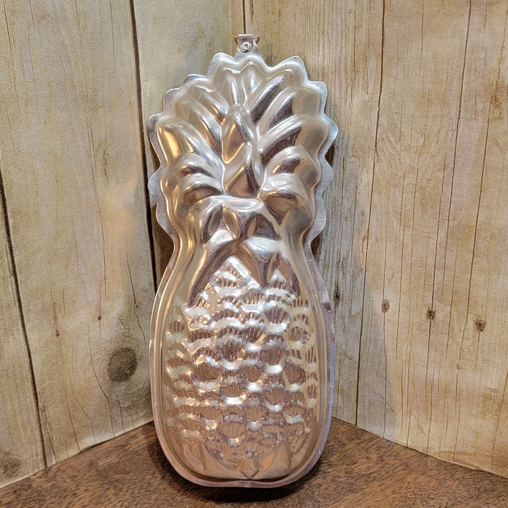 Pineapple jello mold/ cake pan